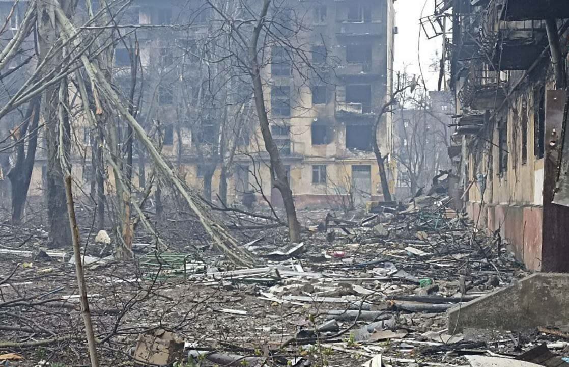 Появились новые фото полностью разрушенного Мариуполя: тысячи погибших